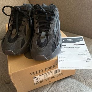 Yeezy 700 V2 Vanta